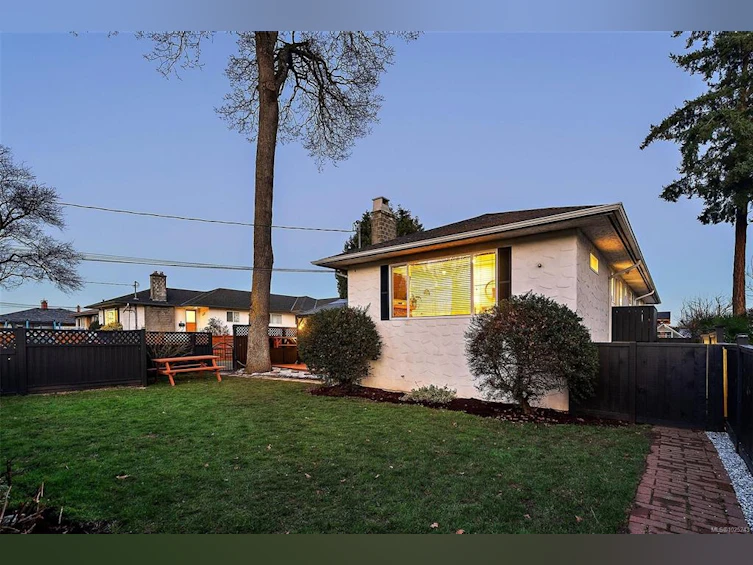 727 Porter Road, Esquimalt, BC, V9A 5W7 - 7