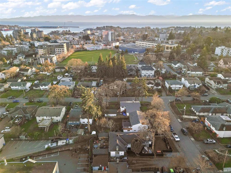 727 Porter Road, Esquimalt, BC, V9A 5W7 - 4
