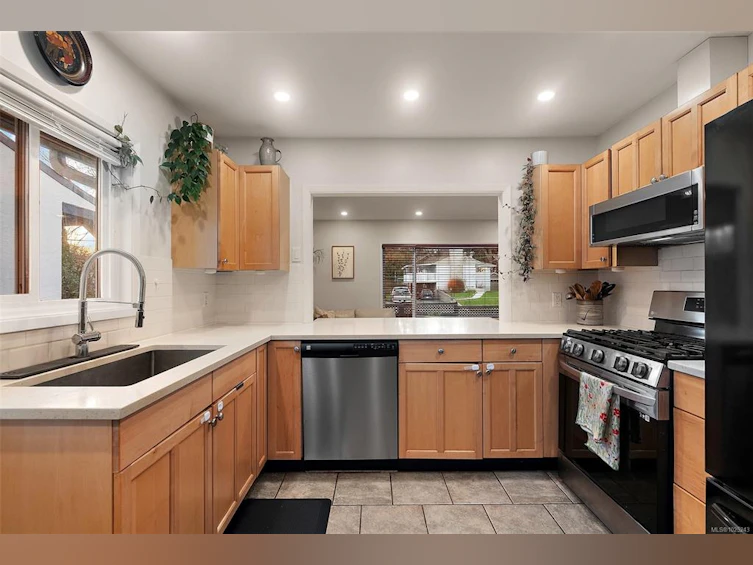 727 Porter Road, Esquimalt, BC, V9A 5W7 - 16