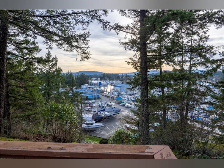 11064 Kittiwake Place, North Saanich, BC, V8L 5J3 - 11