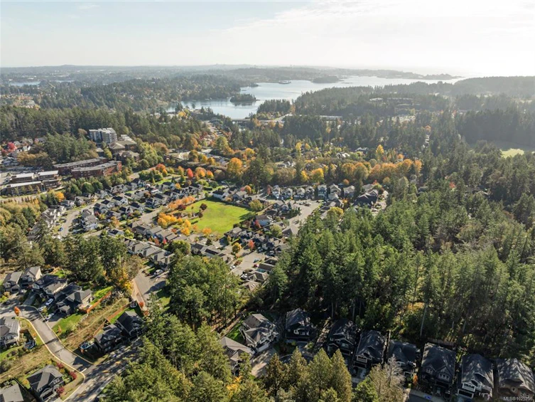 25 Tuzo Court, View Royal, BC, V9B 0S9 - 42