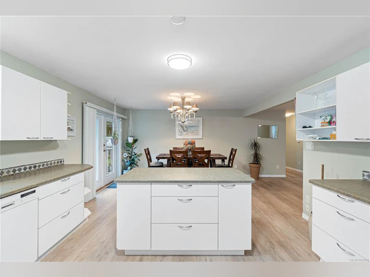 1356 Meadowood Way, Qualicum Beach, BC, V9K 2S4 - 24