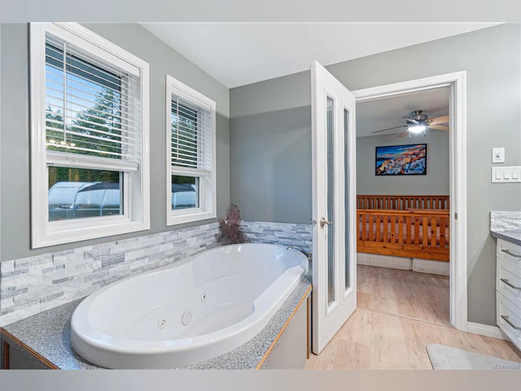1356 Meadowood Way, Qualicum Beach, BC, V9K 2S4 - 10