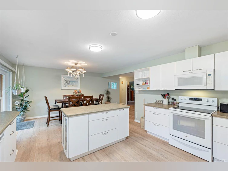 1356 Meadowood Way, Qualicum Beach, BC, V9K 2S4 - 22