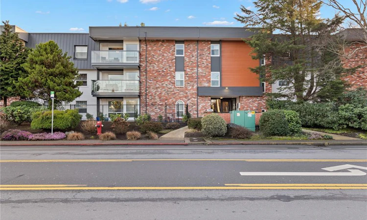 206-1725 Cedar Hill Cross Road