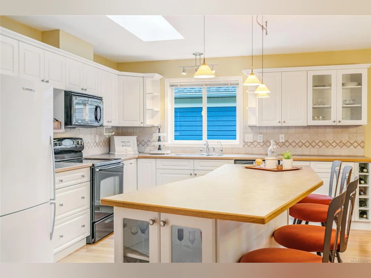 523 Seaward Way, Qualicum Beach, BC, V9K 1T8 - 4