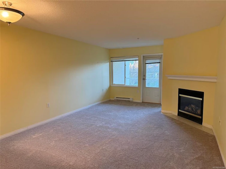 204-2045 Carrick Street, Oak Bay, BC, V8R 2M5 - 2