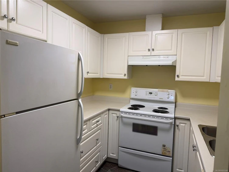 204-2045 Carrick Street, Oak Bay, BC, V8R 2M5 - 6