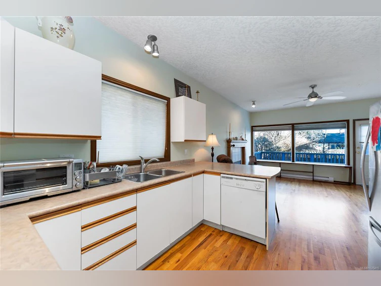 9679 Seventh Street, Sidney, BC, V8L 2V6 - 6