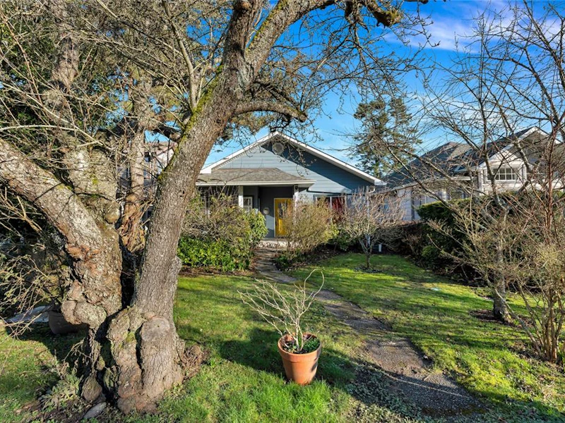 9679 Seventh Street, Sidney BC V8L 2V6