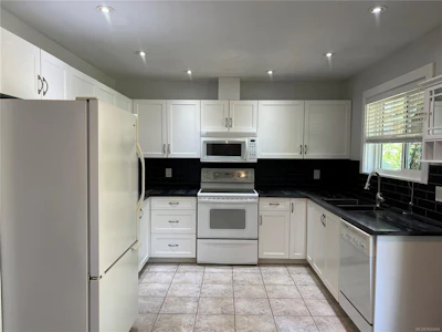 492 Cedar Crescent - 2
