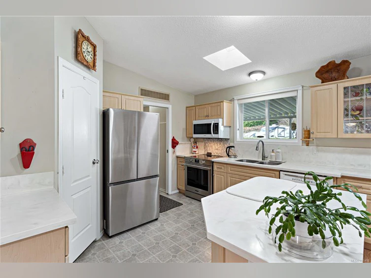 6250 Farber Way, Nanaimo, BC, V9T 6J2 - 4