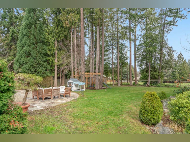 531 Yambury Road, Qualicum Beach, BC, V9K 1C5 - 36