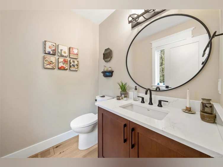 12 Prospect Avenue, Lake Cowichan, BC, V0R 2G0 - 24