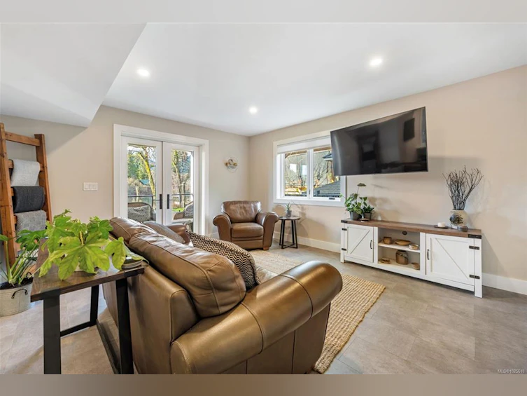 12 Prospect Avenue, Lake Cowichan, BC, V0R 2G0 - 40