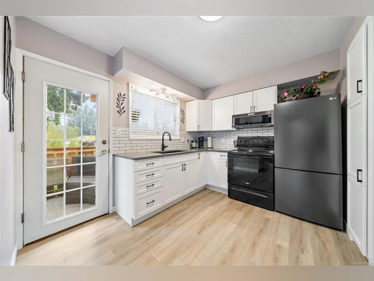 519 Pearkes Road, Colwood, BC, V9C 2L6 - 2
