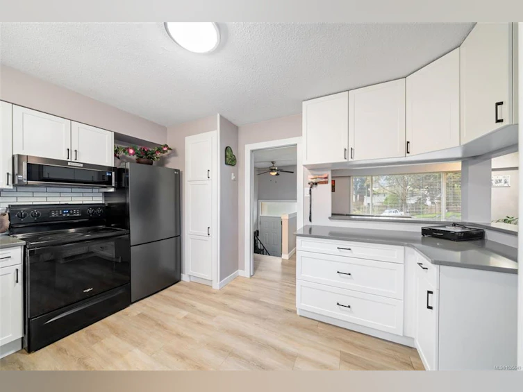 519 Pearkes Road, Colwood, BC, V9C 2L6 - 6