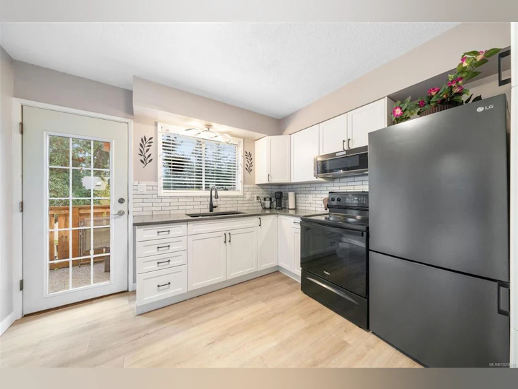 519 Pearkes Road, Colwood, BC, V9C 2L6 - 4