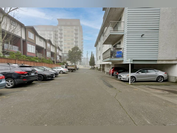 203-625 Admirals Road, Esquimalt, BC, V9A 2N6 - 32