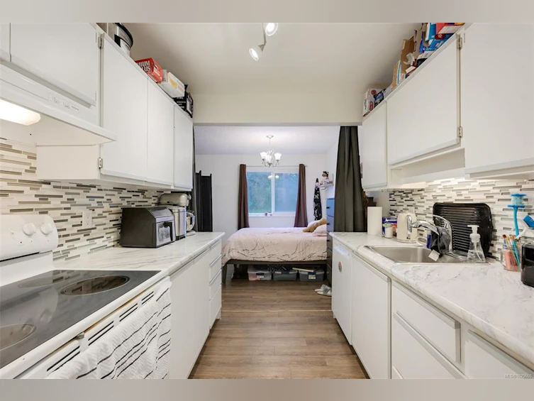 203-625 Admirals Road, Esquimalt, BC, V9A 2N6 - 13