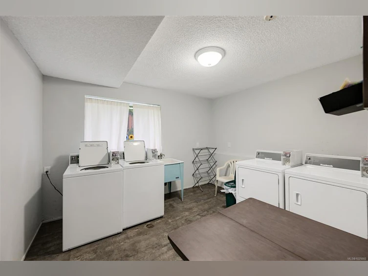 203-625 Admirals Road, Esquimalt, BC, V9A 2N6 - 25