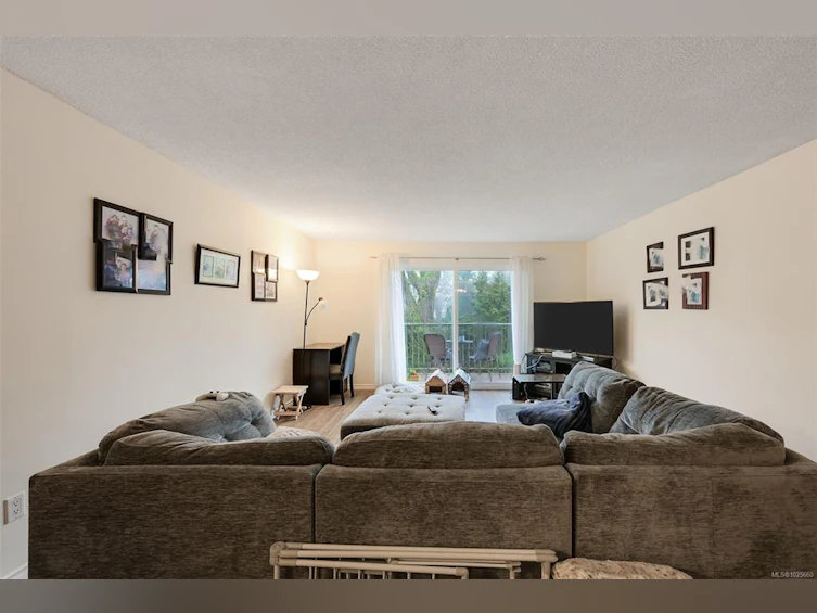 203-625 Admirals Road, Esquimalt, BC, V9A 2N6 - 2