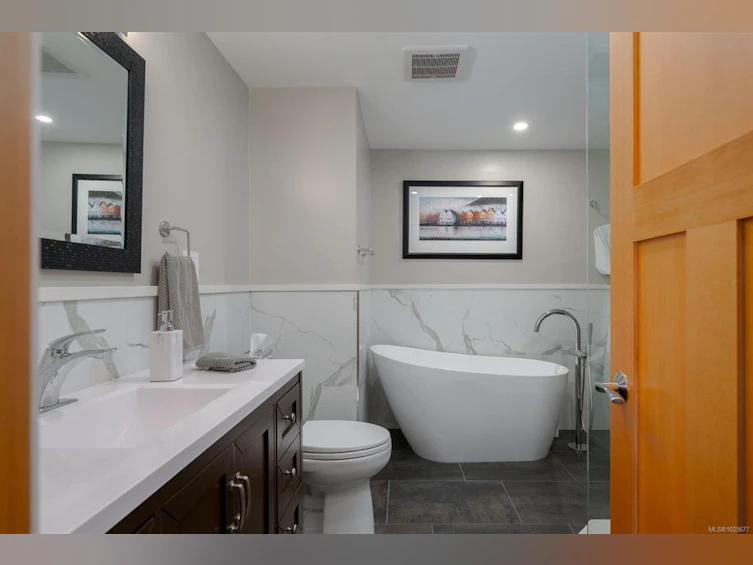 5411 Parker Avenue, Saanich, BC, V8Y 2N2 - 70