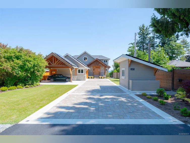 5411 Parker Avenue, Saanich, BC, V8Y 2N2 - 39