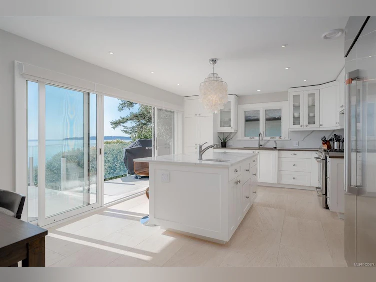 5411 Parker Avenue, Saanich, BC, V8Y 2N2 - 21