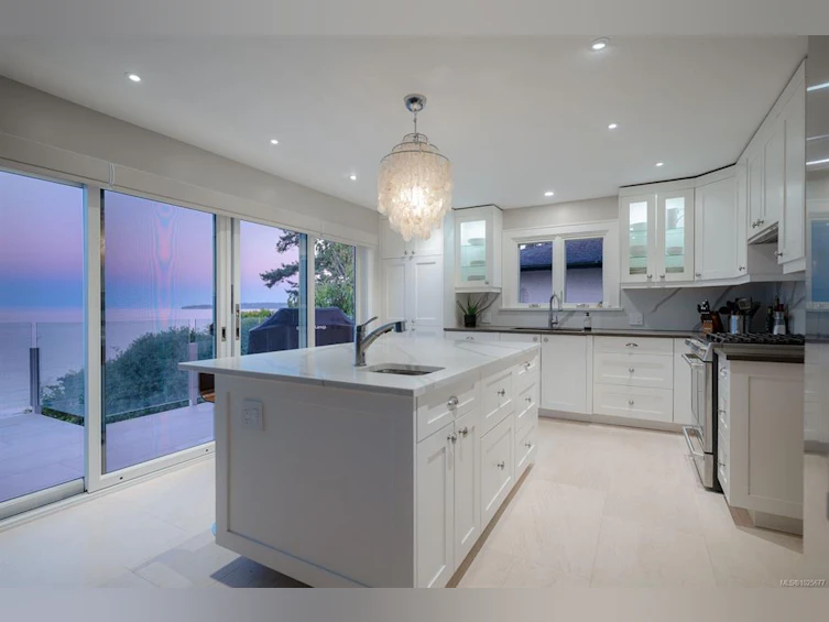 5411 Parker Avenue, Saanich, BC, V8Y 2N2 - 87