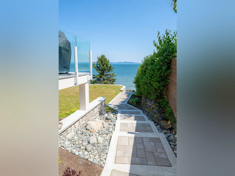 5411 Parker Avenue, Saanich, BC, V8Y 2N2 - 43