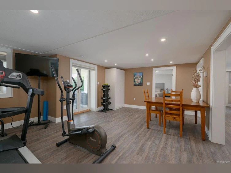 5411 Parker Avenue, Saanich, BC, V8Y 2N2 - 60
