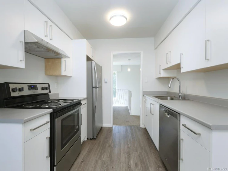 1178/1180 Tattersall Drive, Saanich, BC, V8P 1Y9 - 24