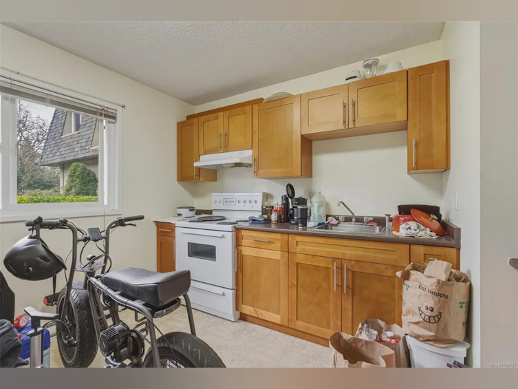 1178/1180 Tattersall Drive, Saanich, BC, V8P 1Y9 - 30