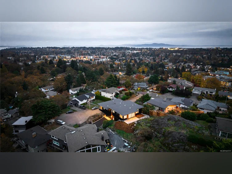 3700 Kootenay Place, Saanich, BC, V8P 2G2 - 9
