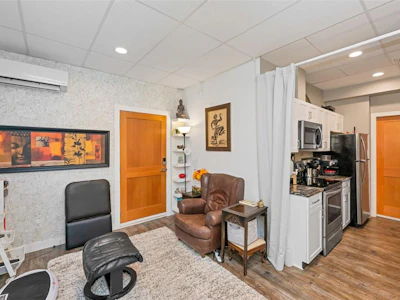 111-689 Hoffman Avenue - 5