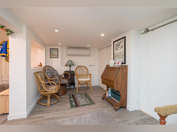 2709 Cedar Hill Road, Victoria, BC, V8T 3H3 - 28