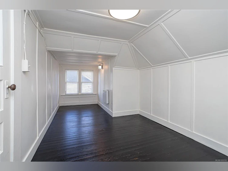 2709 Cedar Hill Road, Victoria, BC, V8T 3H3 - 20