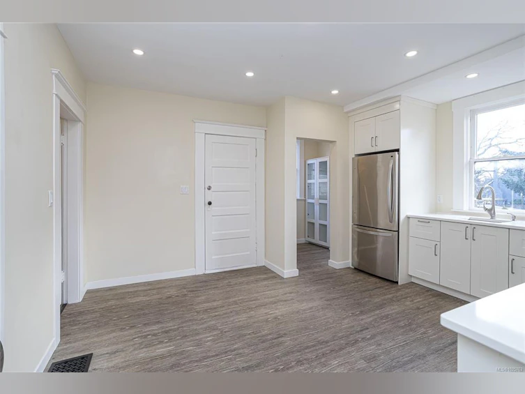 2709 Cedar Hill Road, Victoria, BC, V8T 3H3 - 11