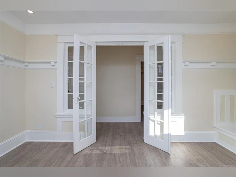 2709 Cedar Hill Road, Victoria, BC, V8T 3H3 - 5