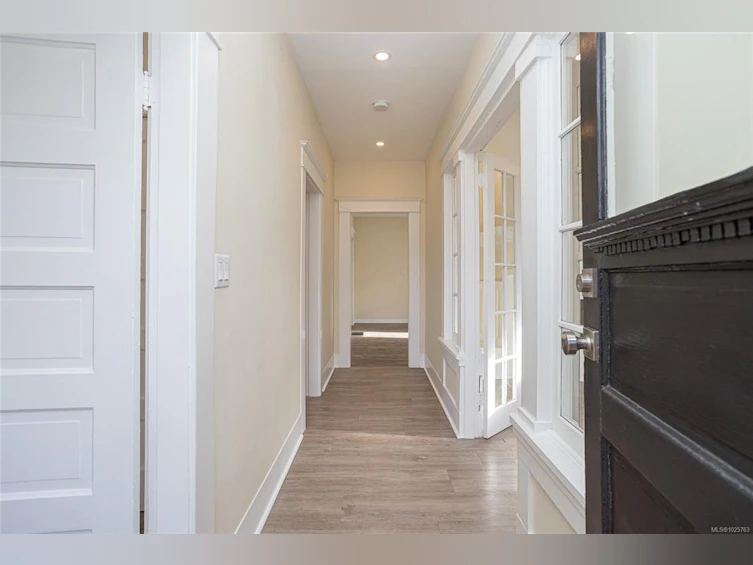 2709 Cedar Hill Road, Victoria, BC, V8T 3H3 - 8