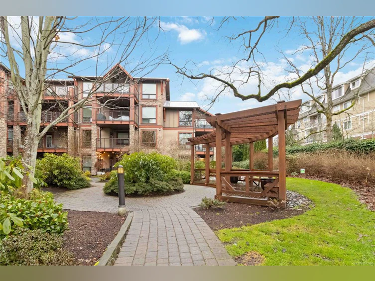 112-4529 West Saanich Road, Saanich, BC, V8Z 3G3