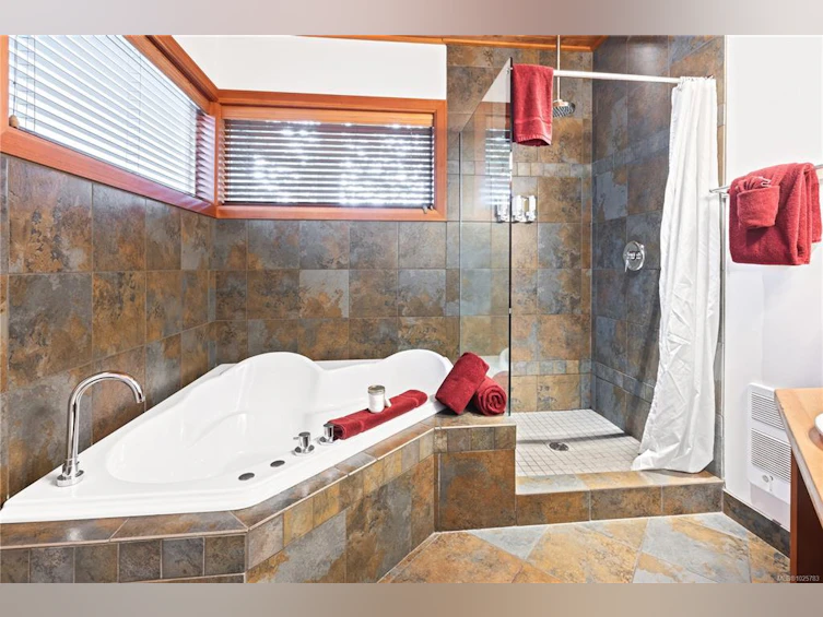 330 Reef Point Road, Ucluelet, BC, V0R 3A0 - 24