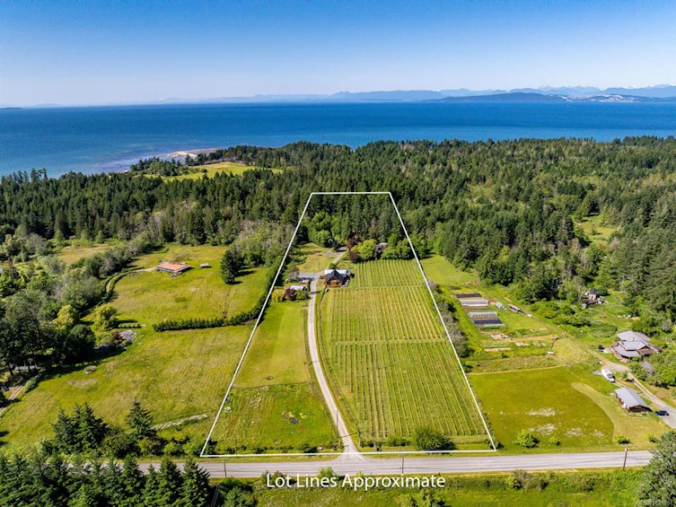 1885 Central Road, Hornby Island, BC, V0R 1Z0