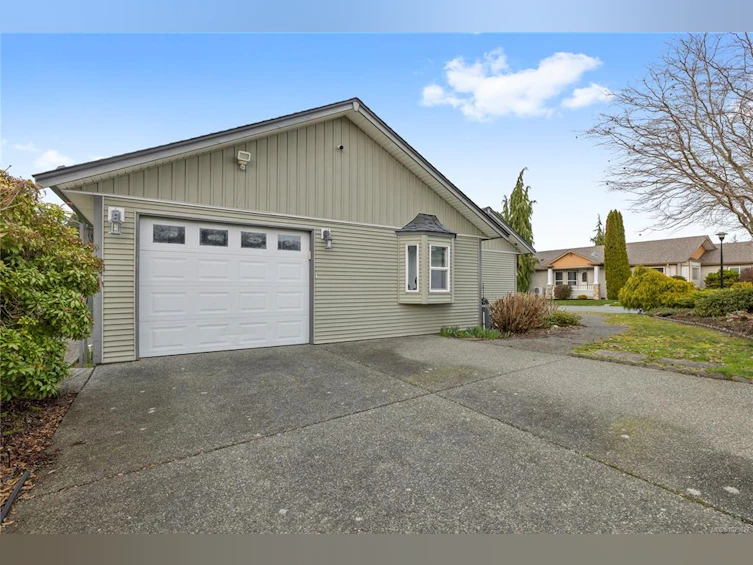 3967 Excalibur Street, Nanaimo, BC, V9T 6B9 - 40