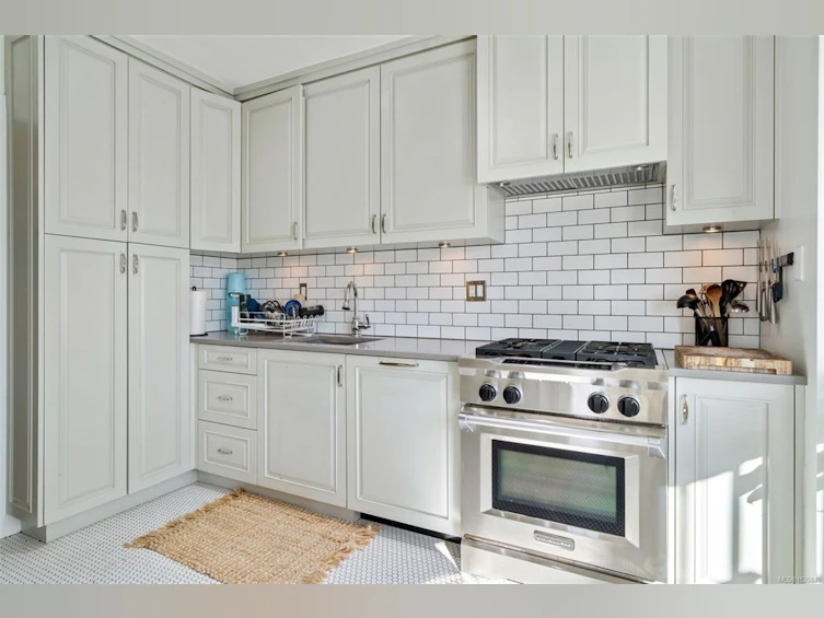 903 Collinson Street, Victoria, BC, V8V 3B7 - 7