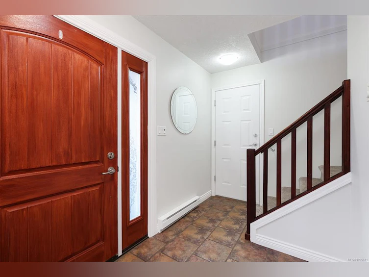 3367 First Street, Cumberland, BC, V0R 1S0 - 4