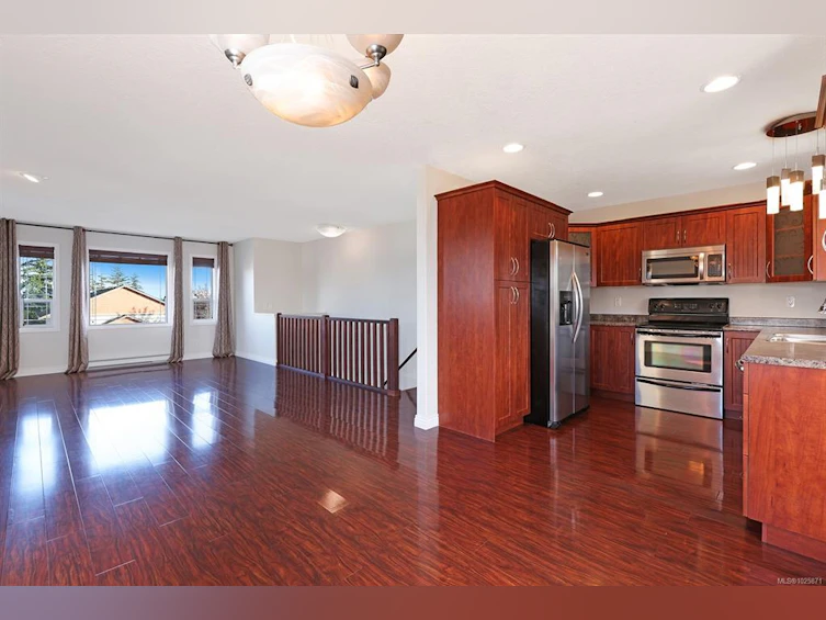 3367 First Street, Cumberland, BC, V0R 1S0 - 10