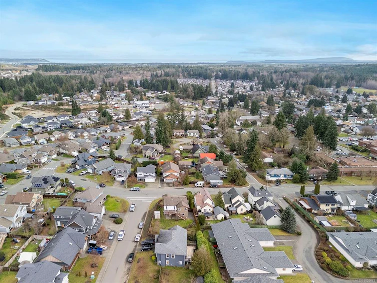 3367 First Street, Cumberland, BC, V0R 1S0 - 38