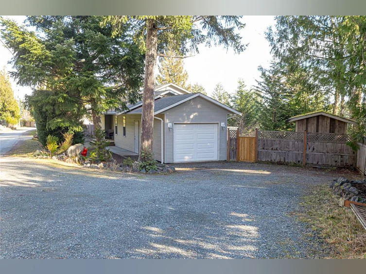 1762 Martini Way, Qualicum Beach, BC, V9K 2S3 - 11